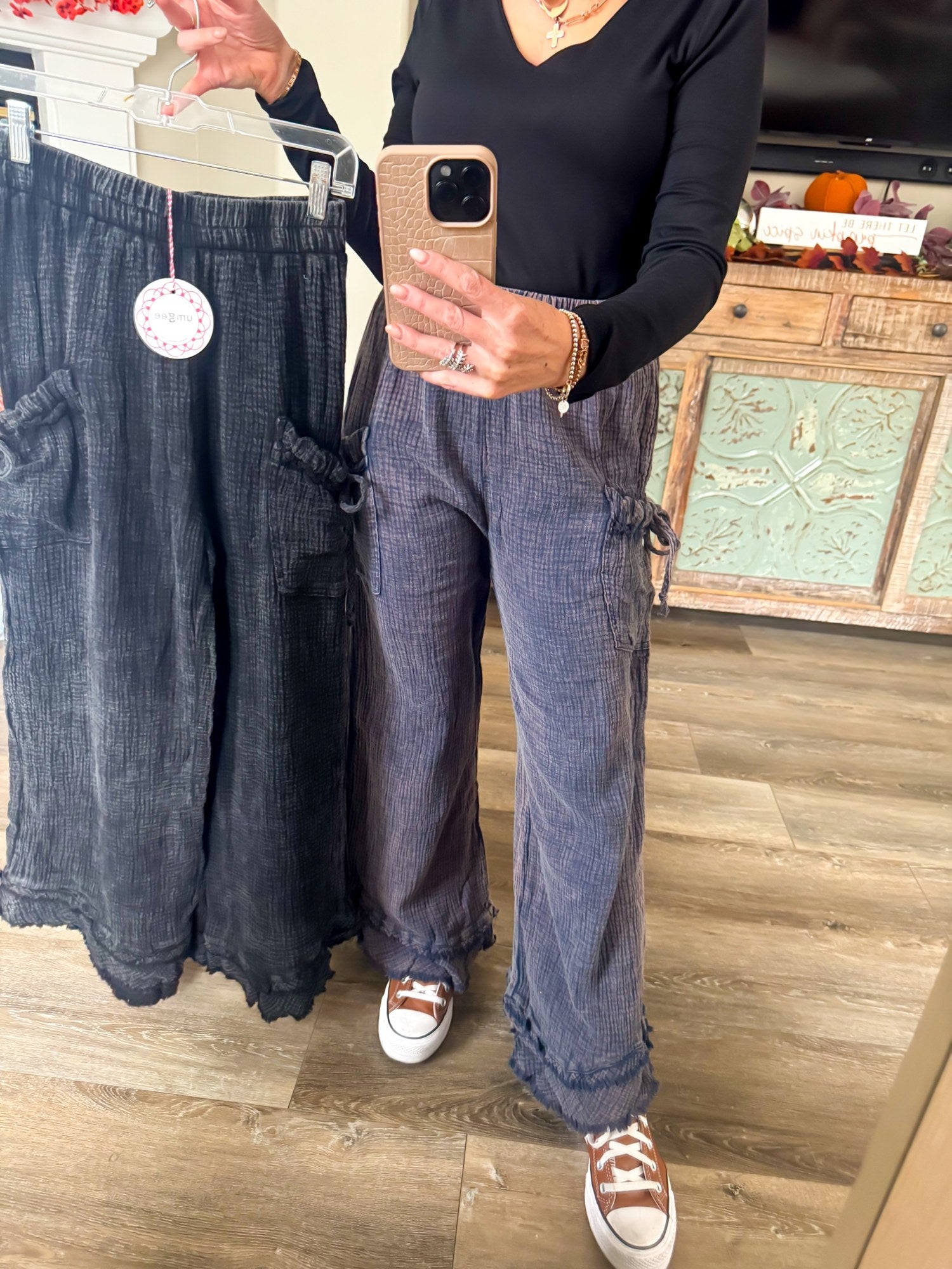 Gauze cargo pants in black and navy