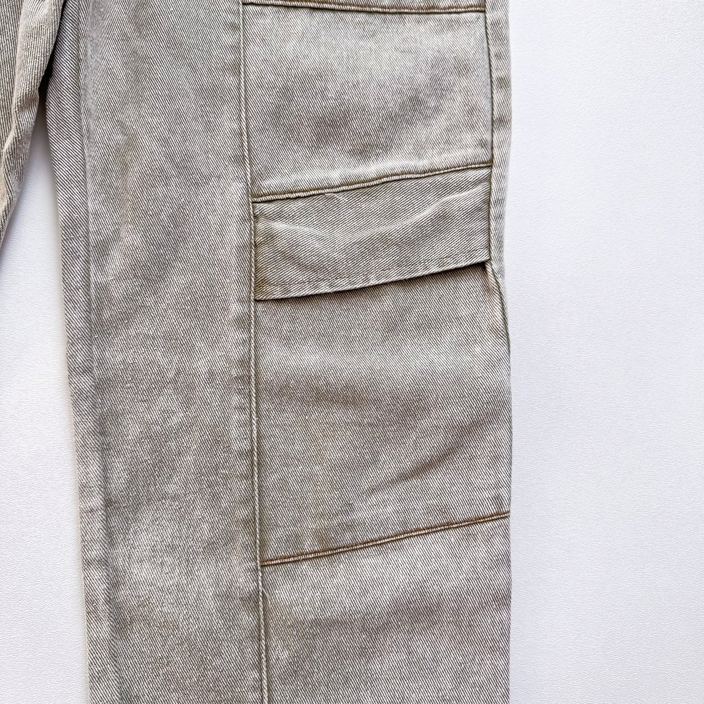 Sage cargo pants leg pocket detail